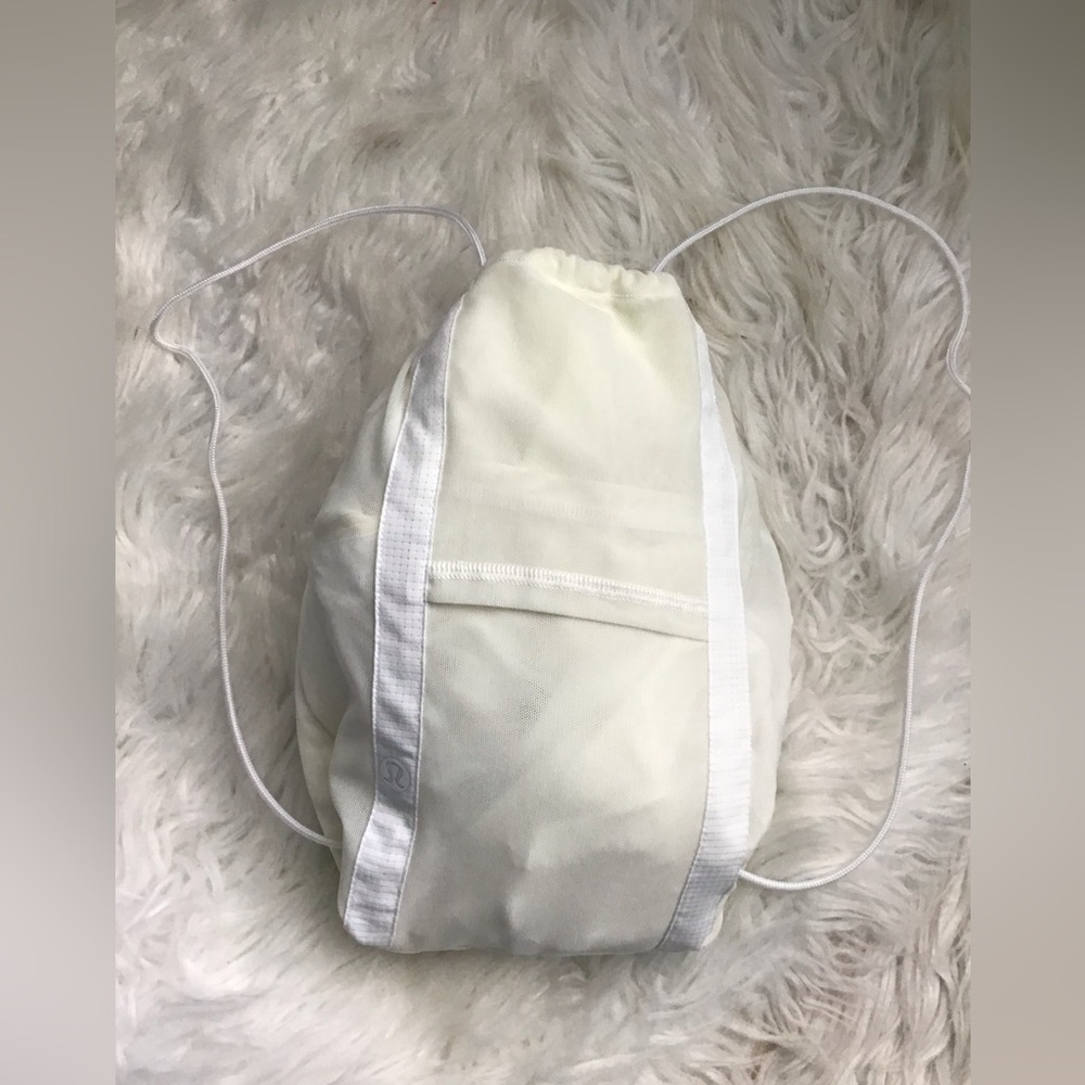 🌼Lululemon White Pack Light Pullover size 4
White - Picture 13 of 14